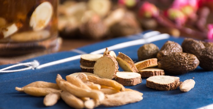 1723878496160631.jpg 摄图网_501135615_wx_冬季滋补中草药食材(企业商用).jpg